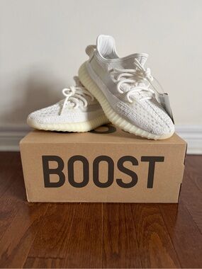 adidas Kids Sneaker in White/Cream Knit